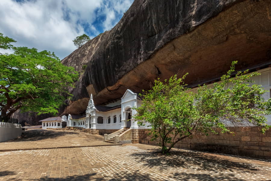 Cueva rupestre del antiguo Templo de la Cueva de Dambulla