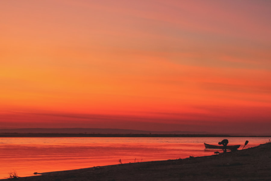 Espectacular puesta de sol sobre el río Tsiribihina